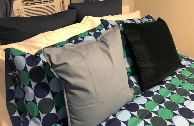 1715 2E · Unique 2bed Apt/20 min to NYC-Parking Avail.