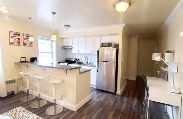 1715 4F · Contemporary Modern Apt/Parking Avail-20Min to NYC