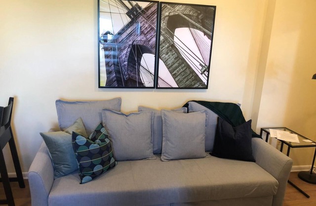 1715 5E · Classy and Cute 2b Apt/20 min to NYC-Parking Avail