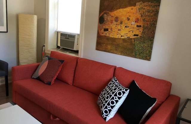 1721 1G · Stylish 1Bed Apt/Parking Available - 20 Min to NYC