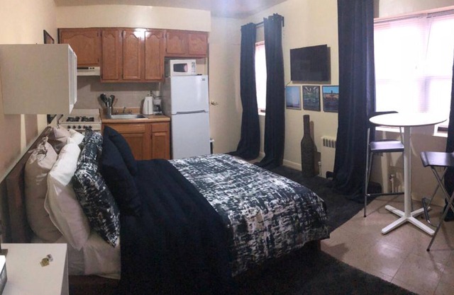 1721 5H · Private Modern Studio/parking avail. - 20min NYC