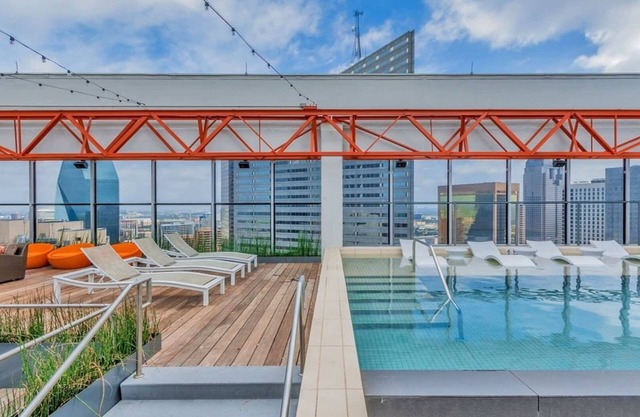 18th FL Stylish CozySuites w/roof pool, gym #1