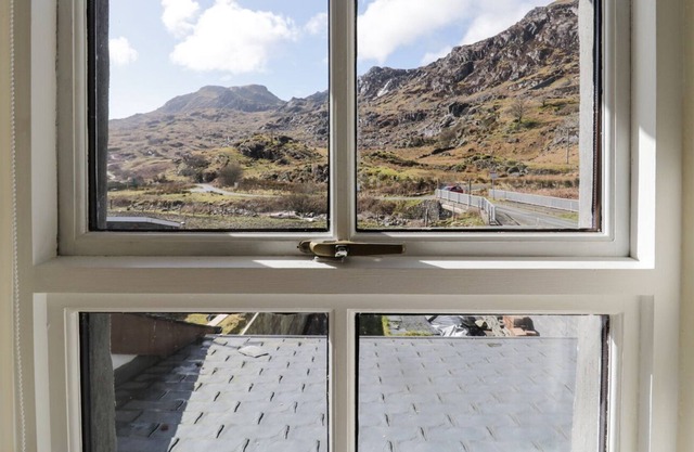 19 CWMORTHIN ROAD, with open fire in Tanygrisiau
