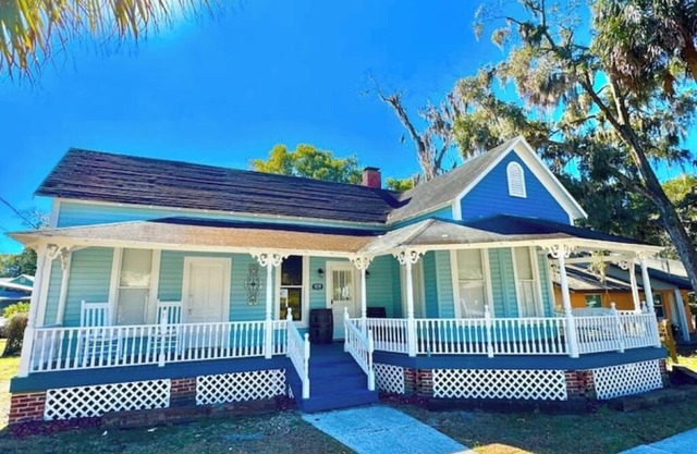 1905 Victorian minutes from the Rainbow River and World Equestrian Center