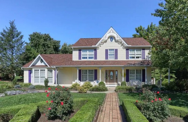 1969 Millport rd Lancaster 17602. 1 Acre Estate. 4 King, Bunk, Day beds for 10
