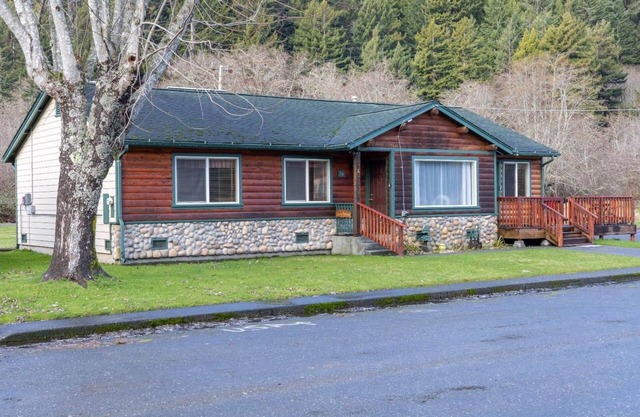 19A Johnny Redwood Suite at the Meadow Site