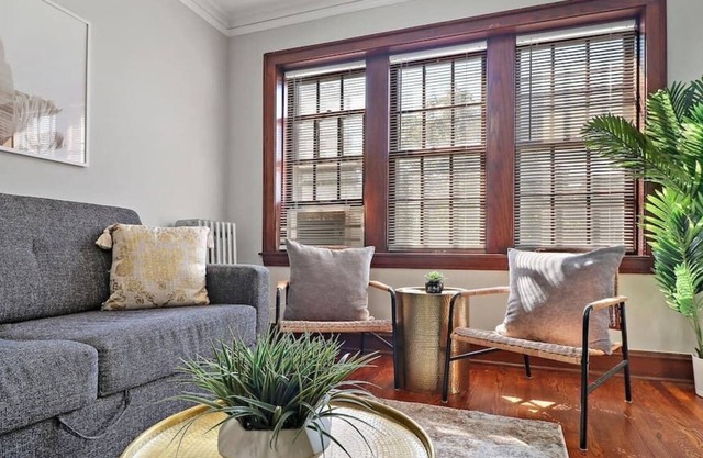 1BR Contemporary Apt with Laundry Facility