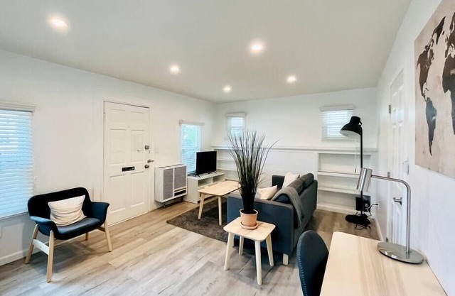 1BR Redondo Home by Just Bring Your Toothbrush