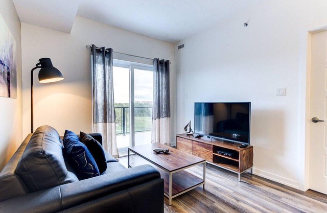 1BR Retreat with Terrace near Canadian Tire Centre