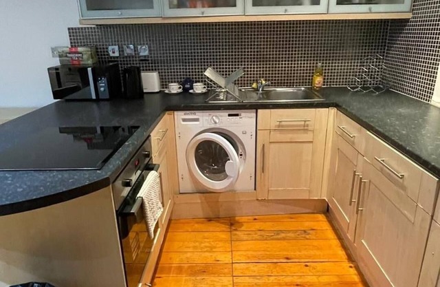 1br-wifi-freesnacks-freeparking-petsok-retroarcade