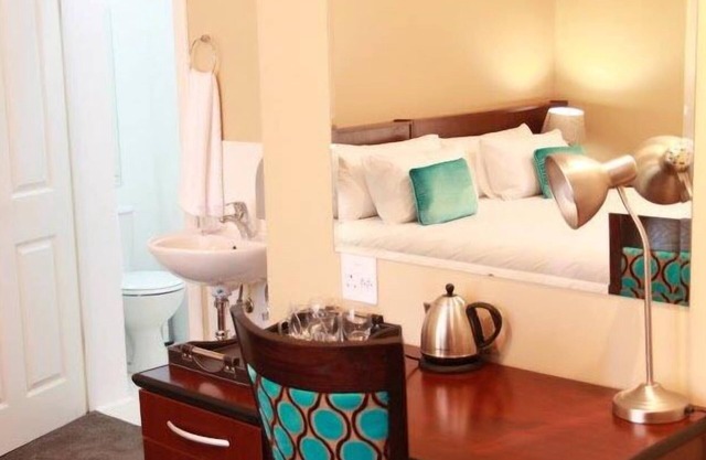 1st Class Manor B&B