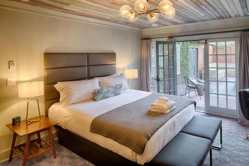 1st floor King Suite Downtown Boutique Hotel