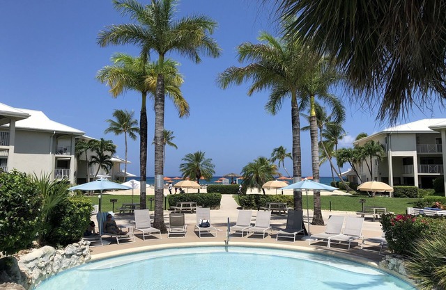 1st Floor POOLSIDE/OCEAN VIEW Protected Cove & Beach-Most 10 Star Reviews on 7MB