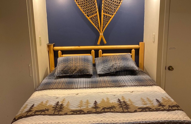 1st Floor Ski In Ski Out Condo at Winterplace. Enjoy the convenience & comfort!