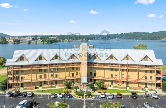 1st level unit w/communal pool @ Lake Guntersville