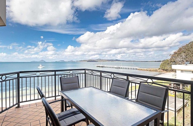 2 137 Soldiers Point Road luxury unit on the waterfront with aircon and free unlimited WiFi