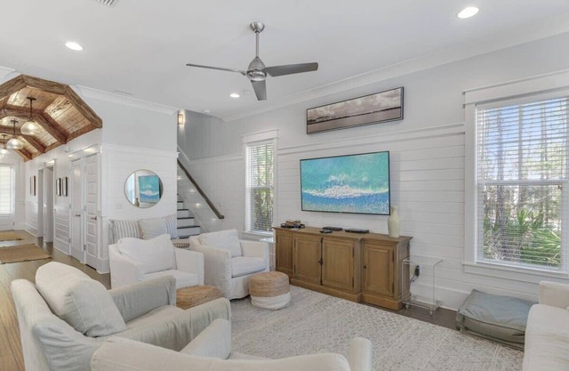 2,300+ SqFt, Steps from the Pool & Beach! 4 Bikes! ~ Cute but Salty, 30A