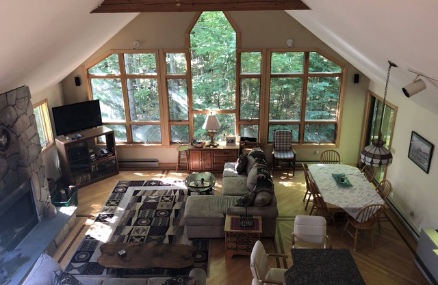 2.5 floor home in the woods, short walk to Moose Pond & mins to Shawnee Peak!