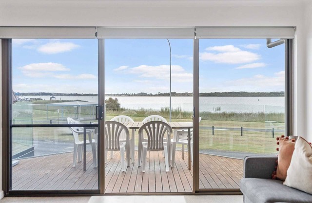 2/57 Barrage Road - Spinnaker river view
