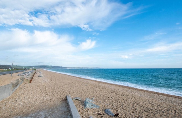 2 At The Beach - Two Bedroom Apartment, Sleeps 4