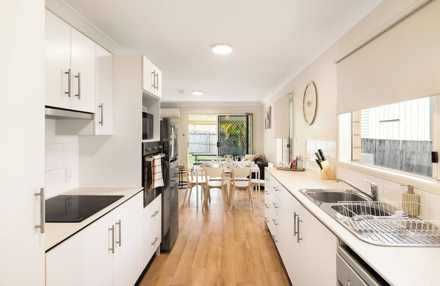 2 Bdr Apt! Aircon! Parking! GST Credits! 12BS2
