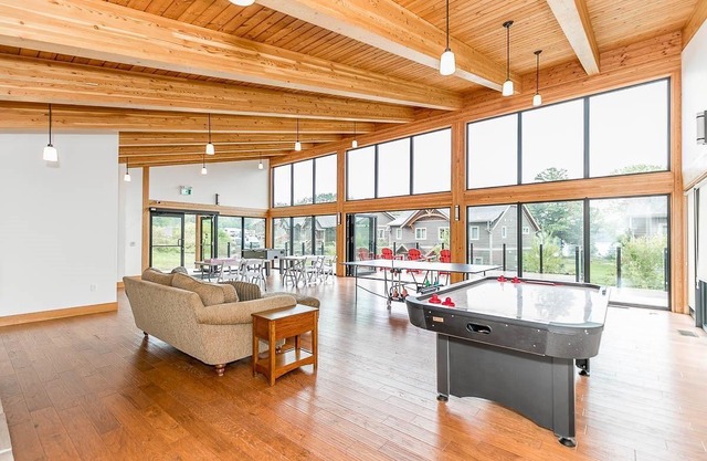 2 bed 1.5 bath cottage on Lake Muskoka