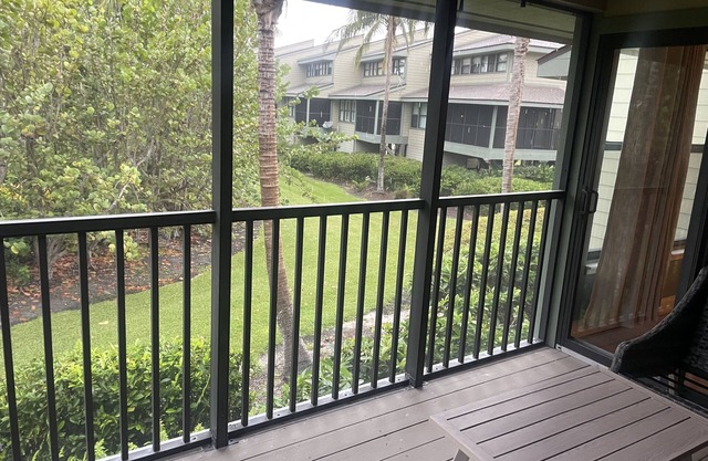 2 bed/2.5 bath Waterfront Condo with 2 pools and great fishing