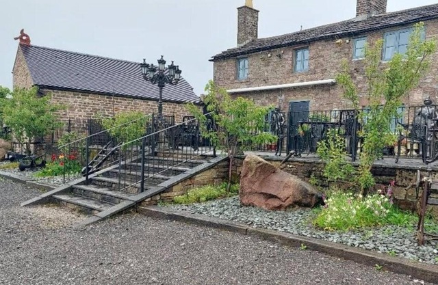2-Bed Apartment near Buxton Outstanding Location