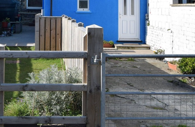 2 Bed Flat in Borth near the sea. Views over the Cambrian Mountains.