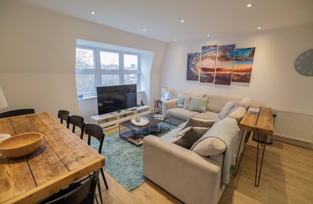 2 bed flat in Wandsworth/Balham modern/spacious light -boutique hotel experience