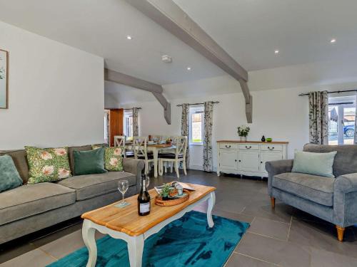 2 Bed in Hartland FIREB