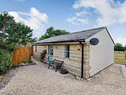 2 bed in Minety 89025