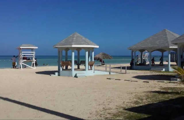 2 Bed-sleeps 4-gated Community-5 Min Town Centre