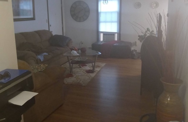 2 Bedroom, 1 bath apartment