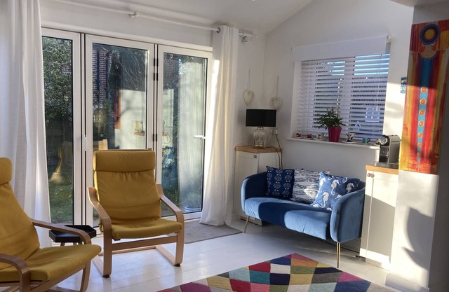 2 bedroom, 1 office space home in Andover - walking distance to town