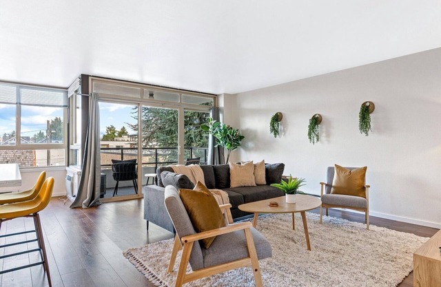 2 Bedroom 2 Bath Comfy Apartment minutes from University of Washington