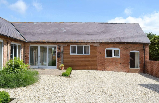 2 bedroom accommodation in Crimscote, near Newbold