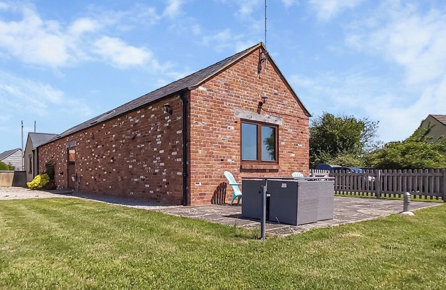 2 bedroom accommodation in Charfield, near Wotton-under-Edge