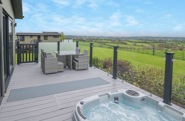 2 bedroom accommodation in Midsomer House, East Compton
