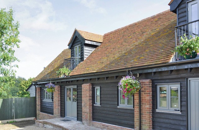 2 bedroom accommodation in Pembury, near Tunbridge Wells