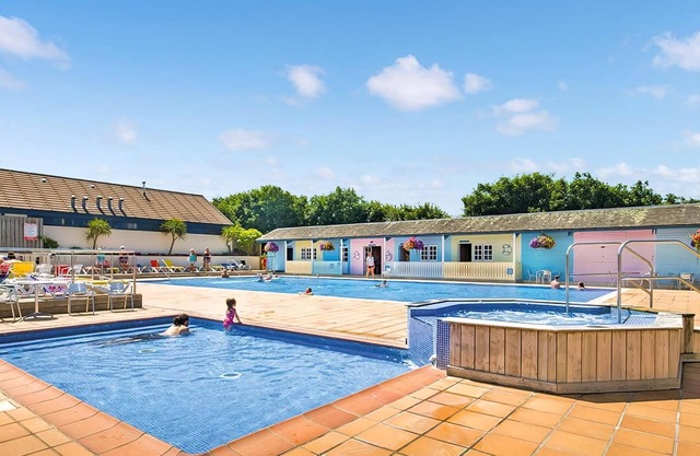 2 bedroom accommodation in Holywell Bay