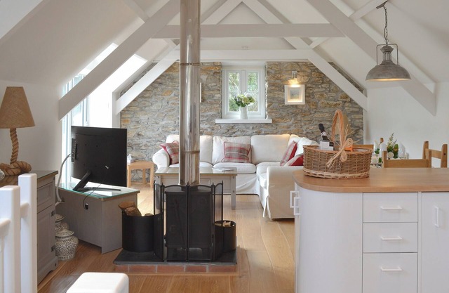 2 bedroom accommodation in Polmassick, near St Austell