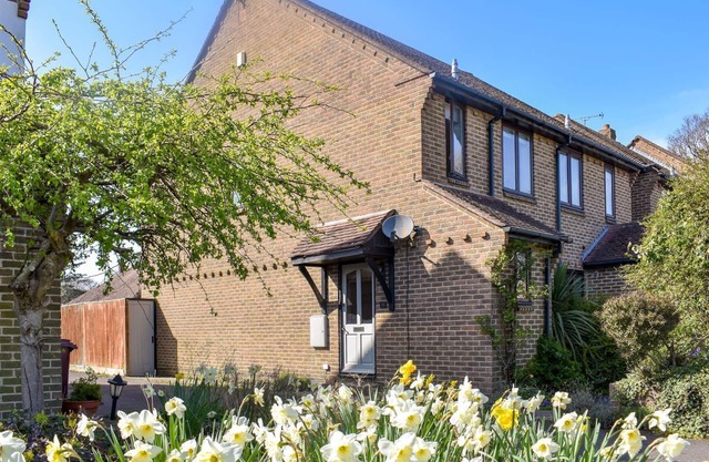 2 bedroom accommodation in Hambrook, near Chichester