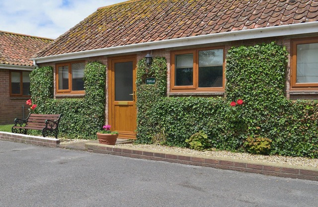2 bedroom accommodation in East Huntspill, near Highbridge