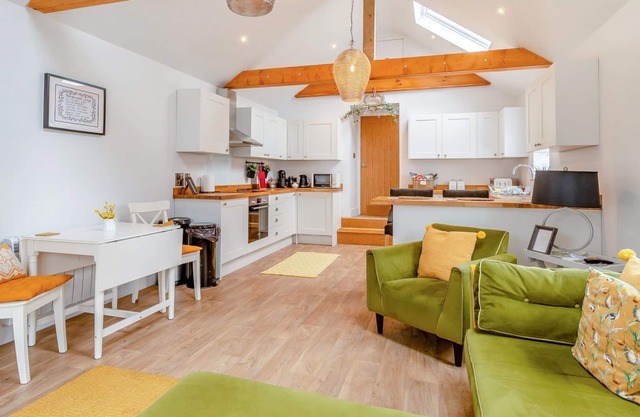 2 bedroom accommodation in Holmfirth