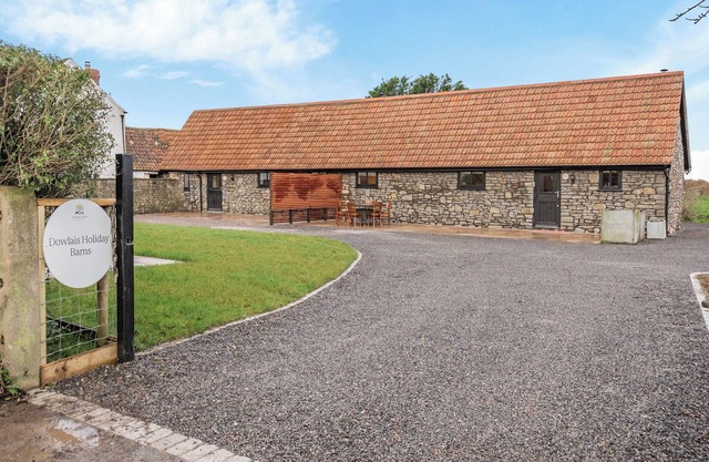 2 bedroom accommodation in Clevedon