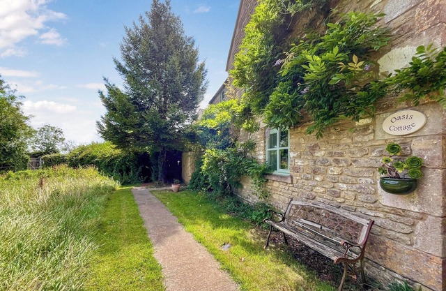 2 bedroom accommodation in Broughton Gifford, near Melksham
