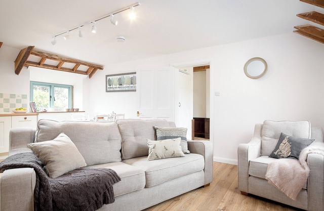 2 bedroom accommodation in Old Sodbury, near Bristol