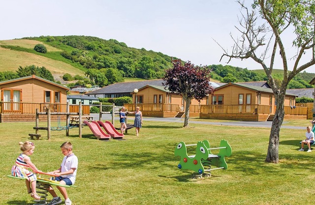 2 bedroom accommodation in Llanrhystud, Cardiganshire