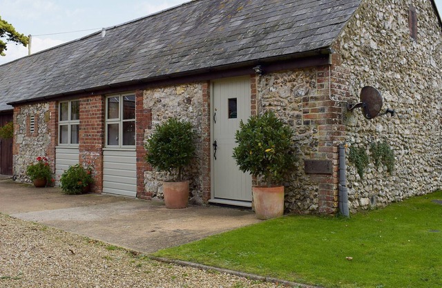 2 bedroom accommodation in Shorwell, near Newport